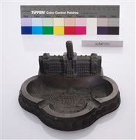 藏品(臺灣總督府與臺博館造型煙灰缸)的圖片